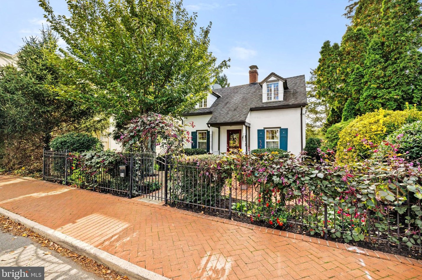 54 Winchester St, Warrenton, VA 20186