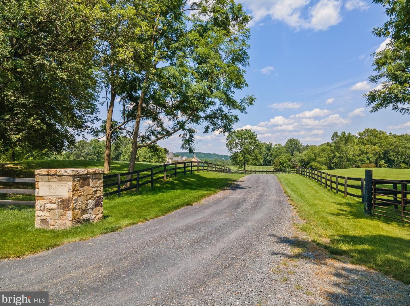 10500 Mountain Shadow Ln, Marshall, VA 20115