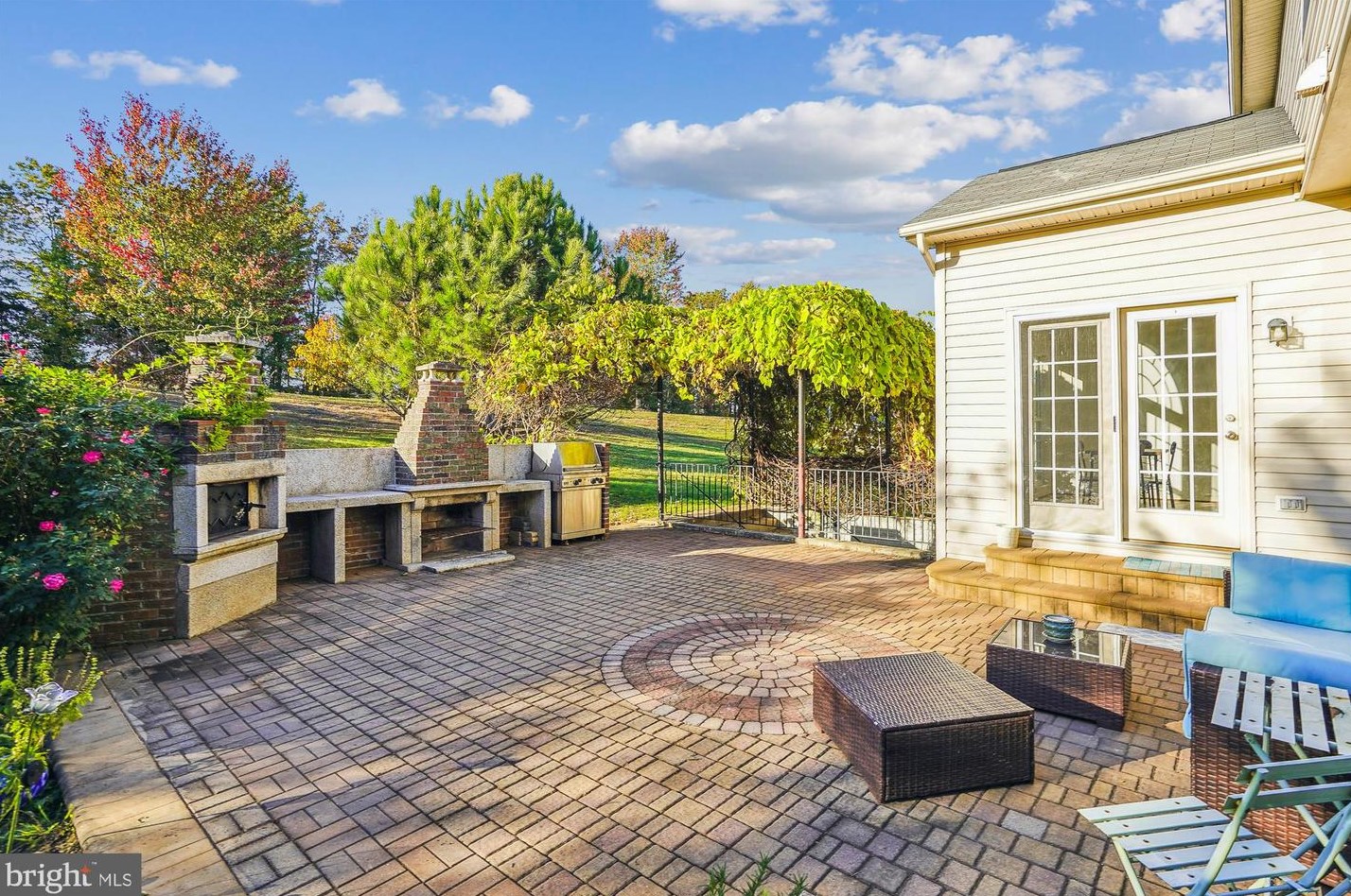 6682 Clarkes Meadow Dr, Bealeton, VA 22712