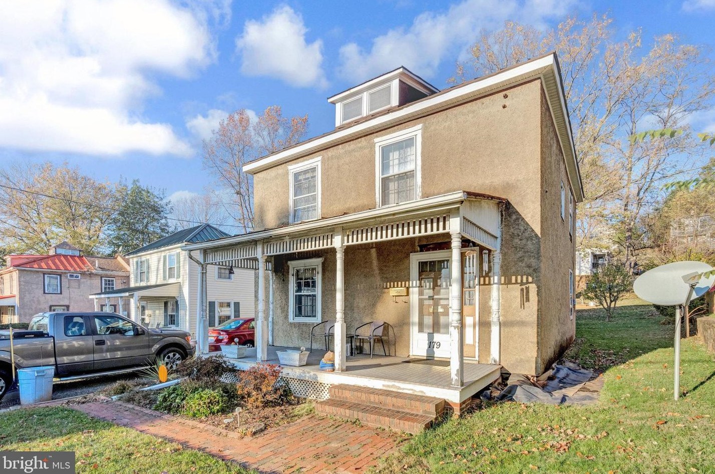 179 Waterloo St, Warrenton, VA 20186