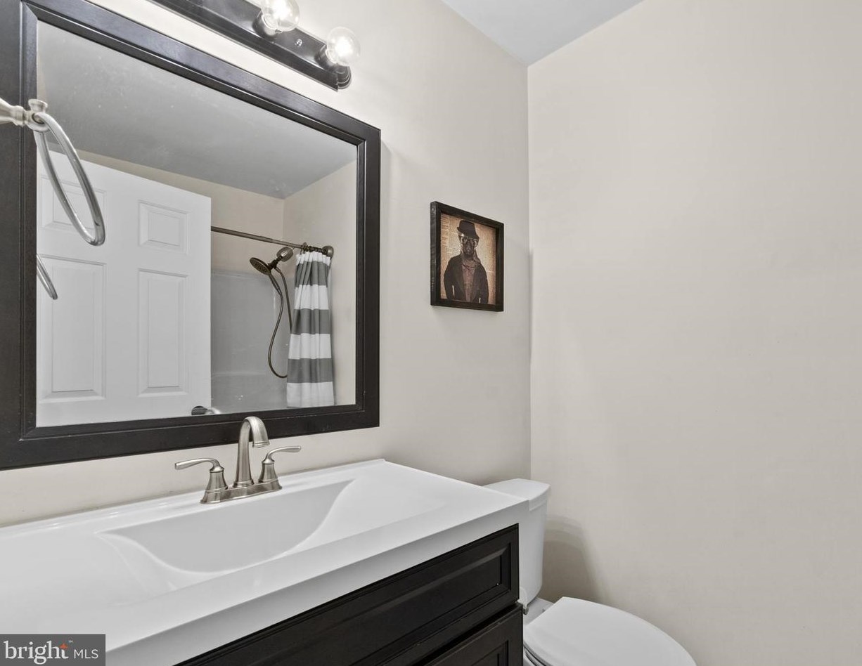 98 Fairfax St, Warrenton VA  20186-2701 exterior