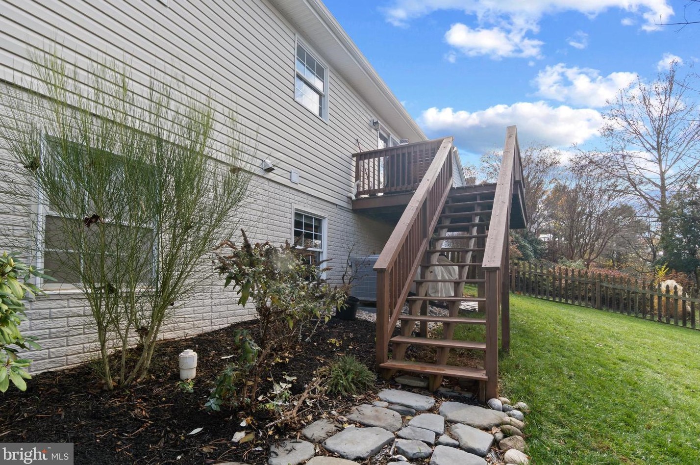 98 Fairfax St, Warrenton VA  20186-2701 exterior