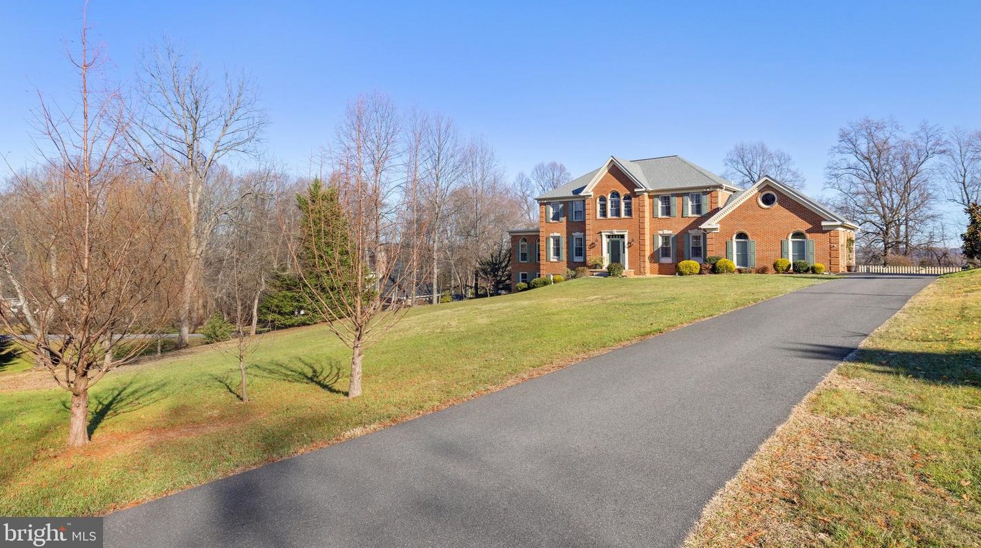 8483 Turkey Run Dr, Warrenton, VA 20187-8801