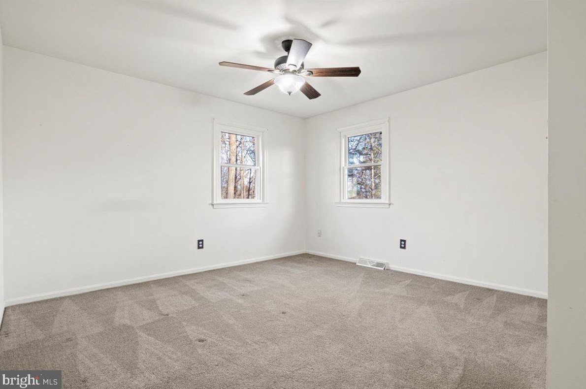7377 Stuart Cir, Warrenton VA  20187-4551 exterior