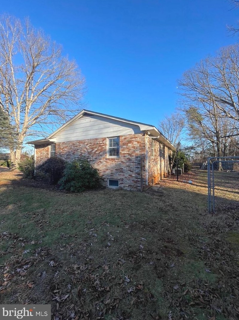 10393 Buchanan Dr, Bealeton, VA 22712