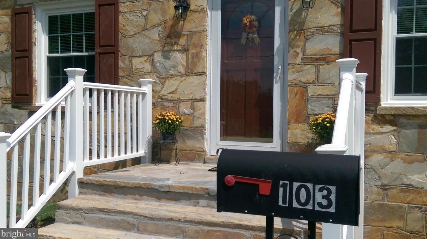 103 Lee St, Warrenton, VA 20186-3210