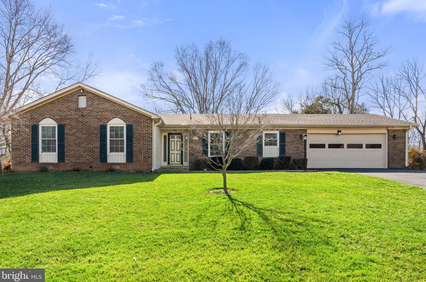 7168 King William St, Warrenton, VA 20187-4411
