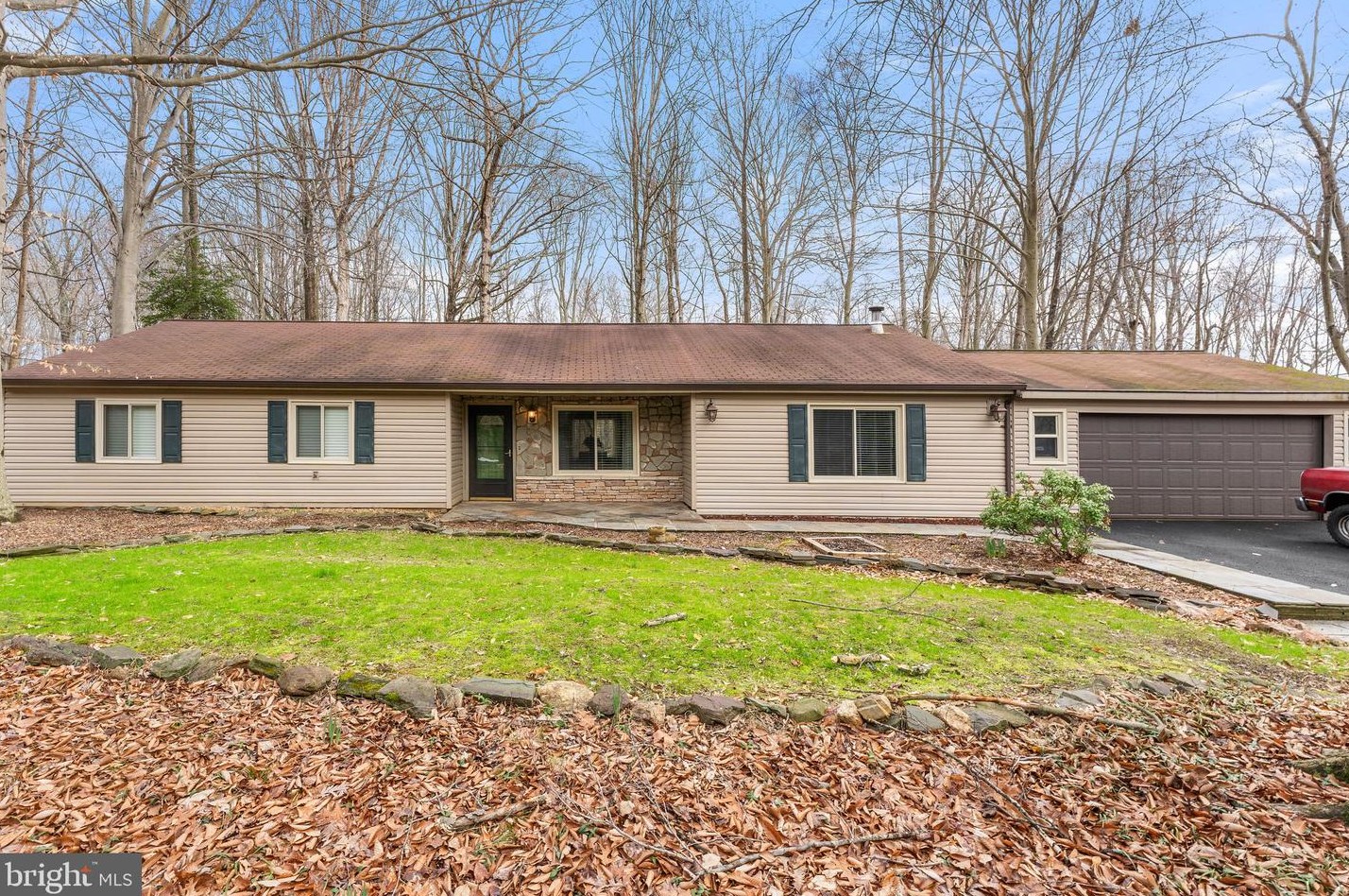7389 Crown Ln, Warrenton, VA 20187-9046