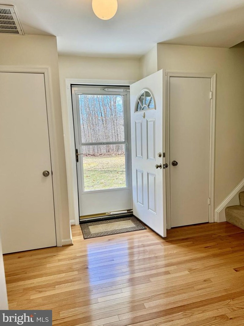 9389 Green Meadows Rd, Warrenton, VA 20187-7741