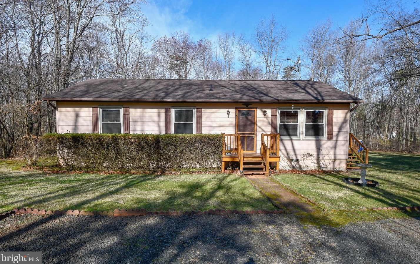 8352 Kines Rd, Warrenton, VA 20187-8316