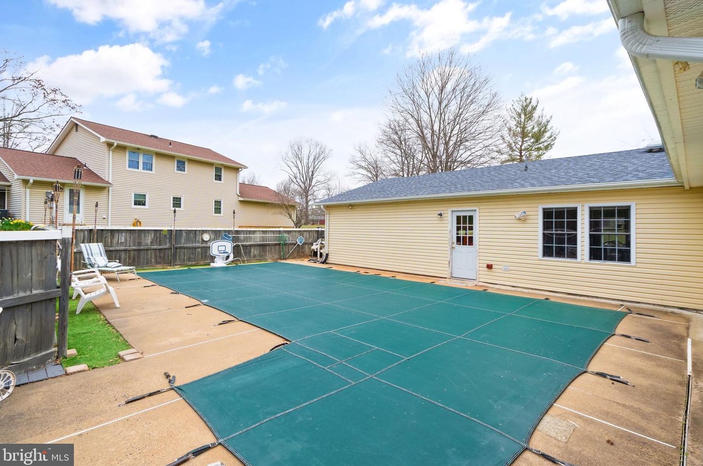 7312 Marr Dr, Warrenton VA  20187-2226 exterior