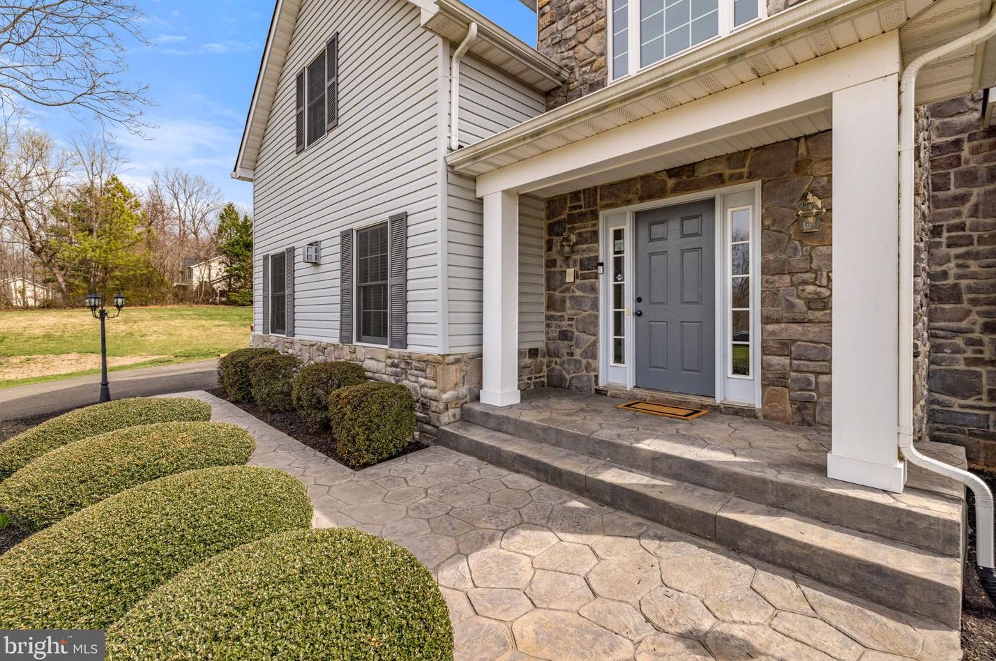 6093 Whippoorwill Dr, Warrenton, VA 20187