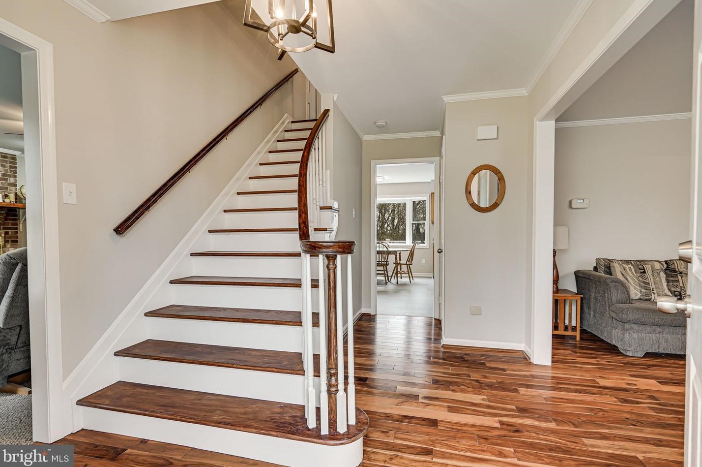 5747 Pendleton Ln, Warrenton, VA 20187-9323