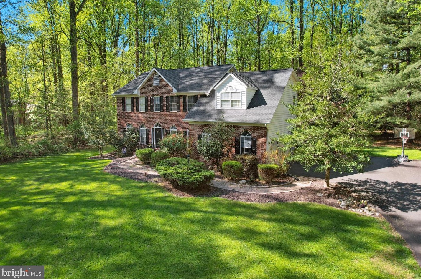 5715 Old Forest Ln, Warrenton, VA 20187-9379