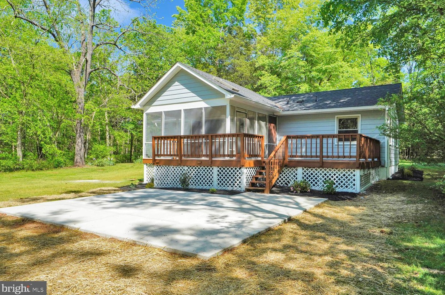 8352 Kines Rd, Warrenton VA  20187-8316 exterior