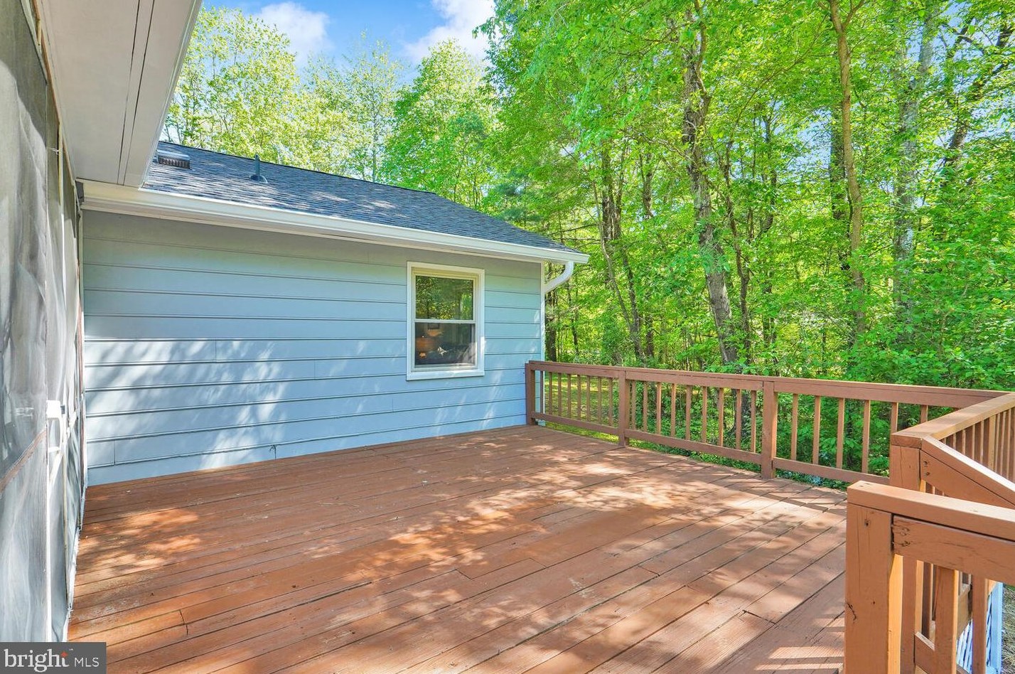 8352 Kines Rd, Warrenton VA  20187-8316 exterior