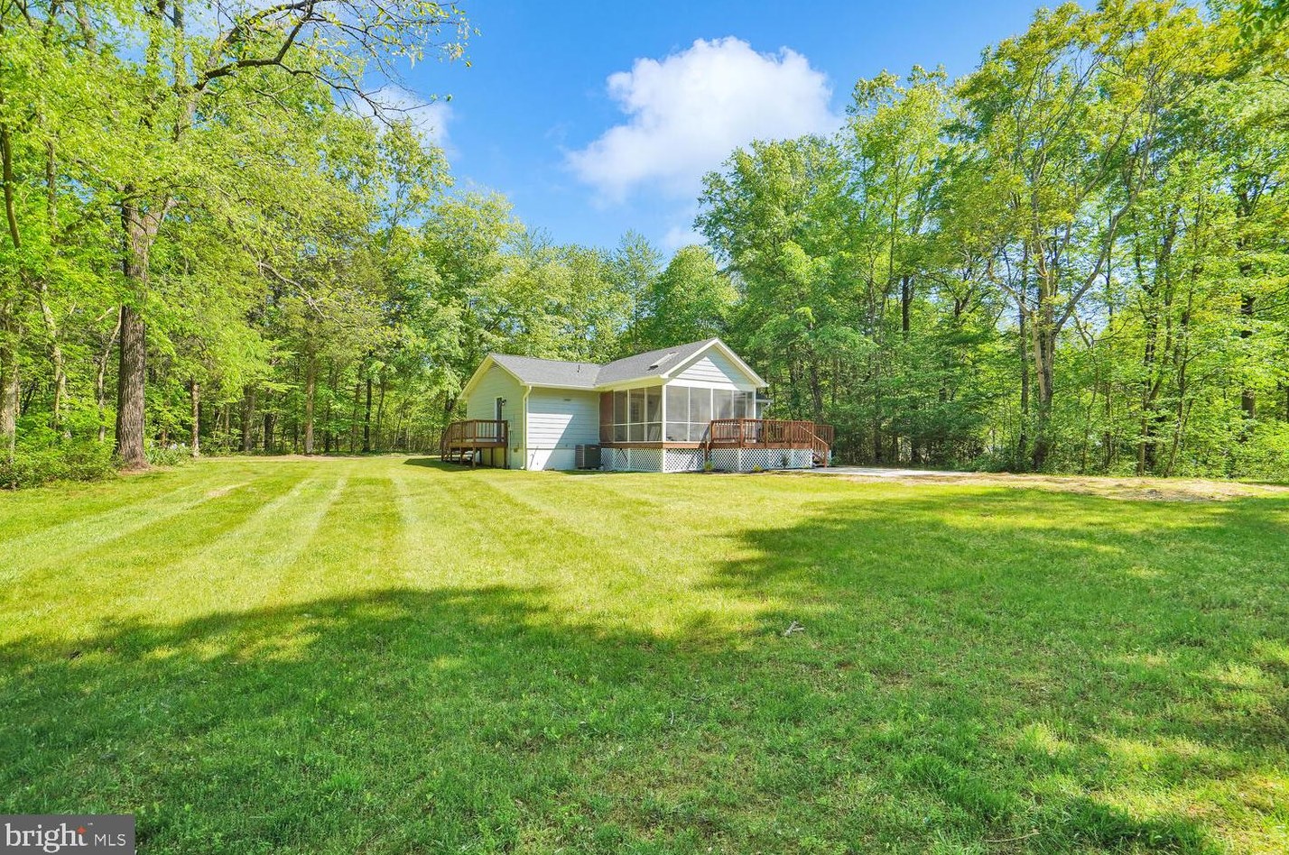 8352 Kines Rd, Warrenton VA  20187-8316 exterior