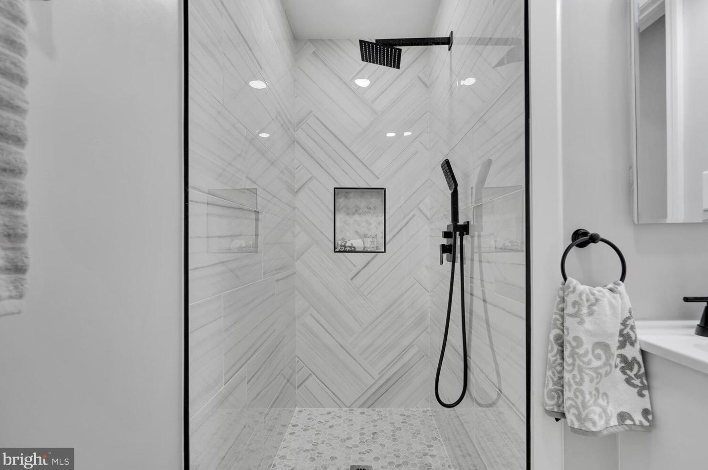 8352 Kines Rd, Warrenton VA  20187-8316 exterior