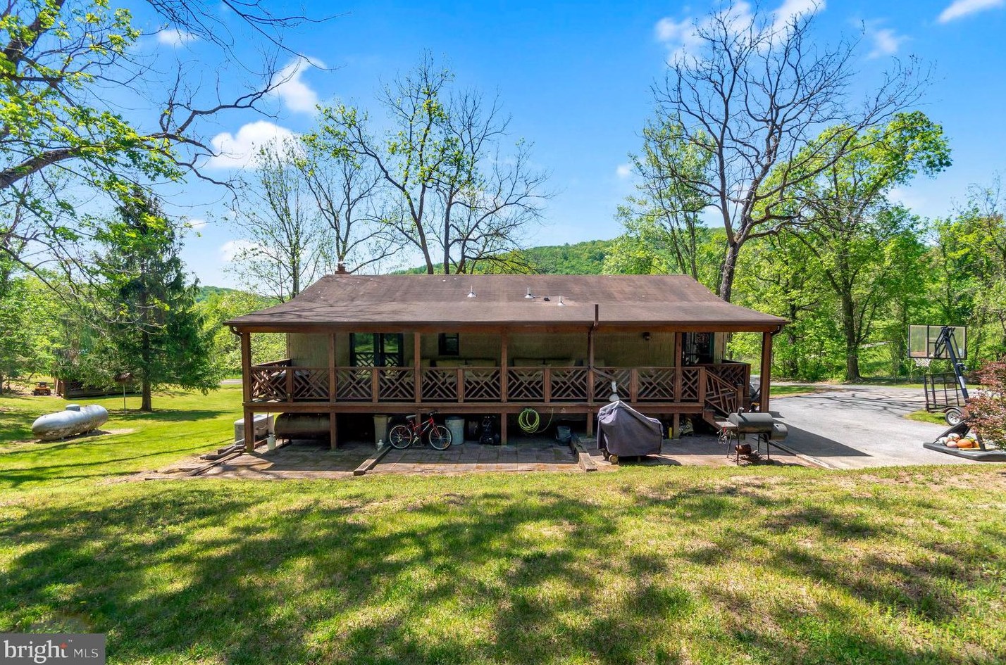 13010 Belle Meade Ln, Markham, VA 22643-1726