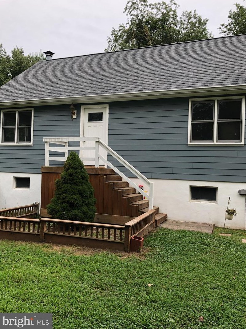 4402 Mountain Laurel Ln, Marshall, VA 20115