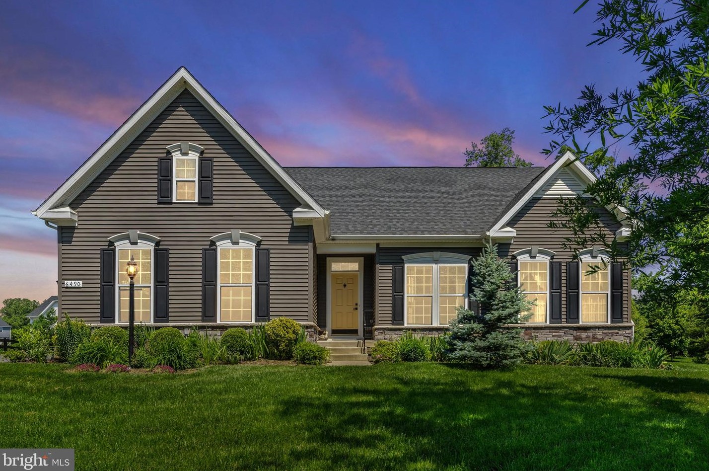 6490 Bob White Dr, Warrenton VA  20187-4705 exterior
