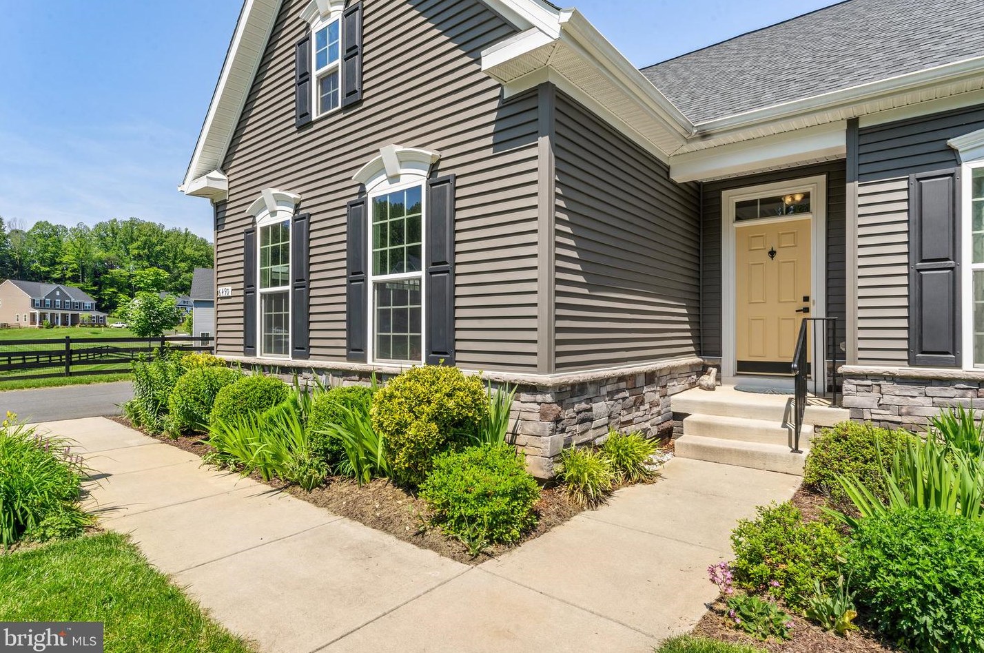 6490 Bob White Dr, Warrenton VA  20187-4705 exterior