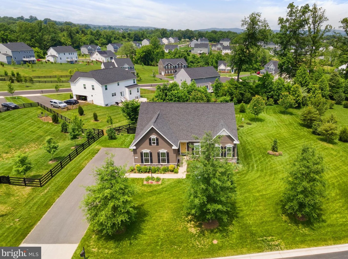 6490 Bob White Dr, Warrenton VA  20187-4705 exterior