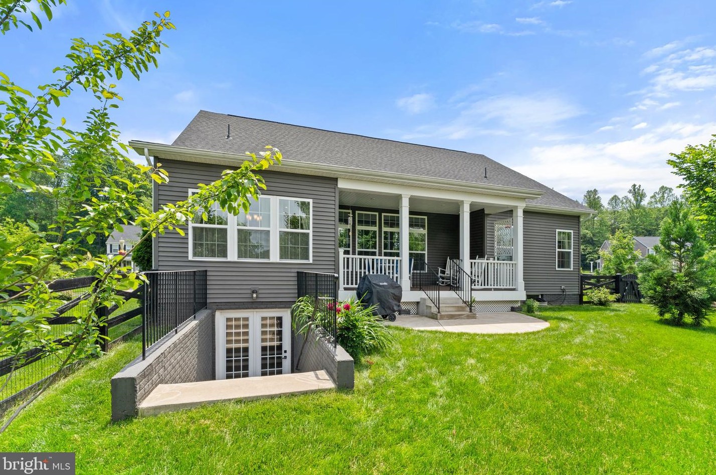 6490 Bob White Dr, Warrenton VA  20187-4705 exterior