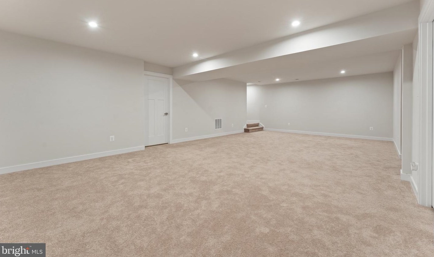 6490 Bob White Dr, Warrenton VA  20187-4705 exterior