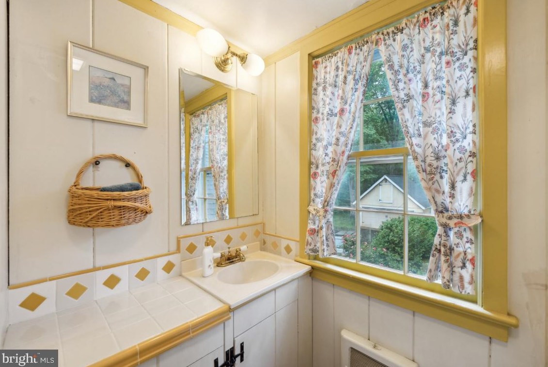 6361 Pilgrims Rst Rd, Warrenton VA  20187-2850 exterior