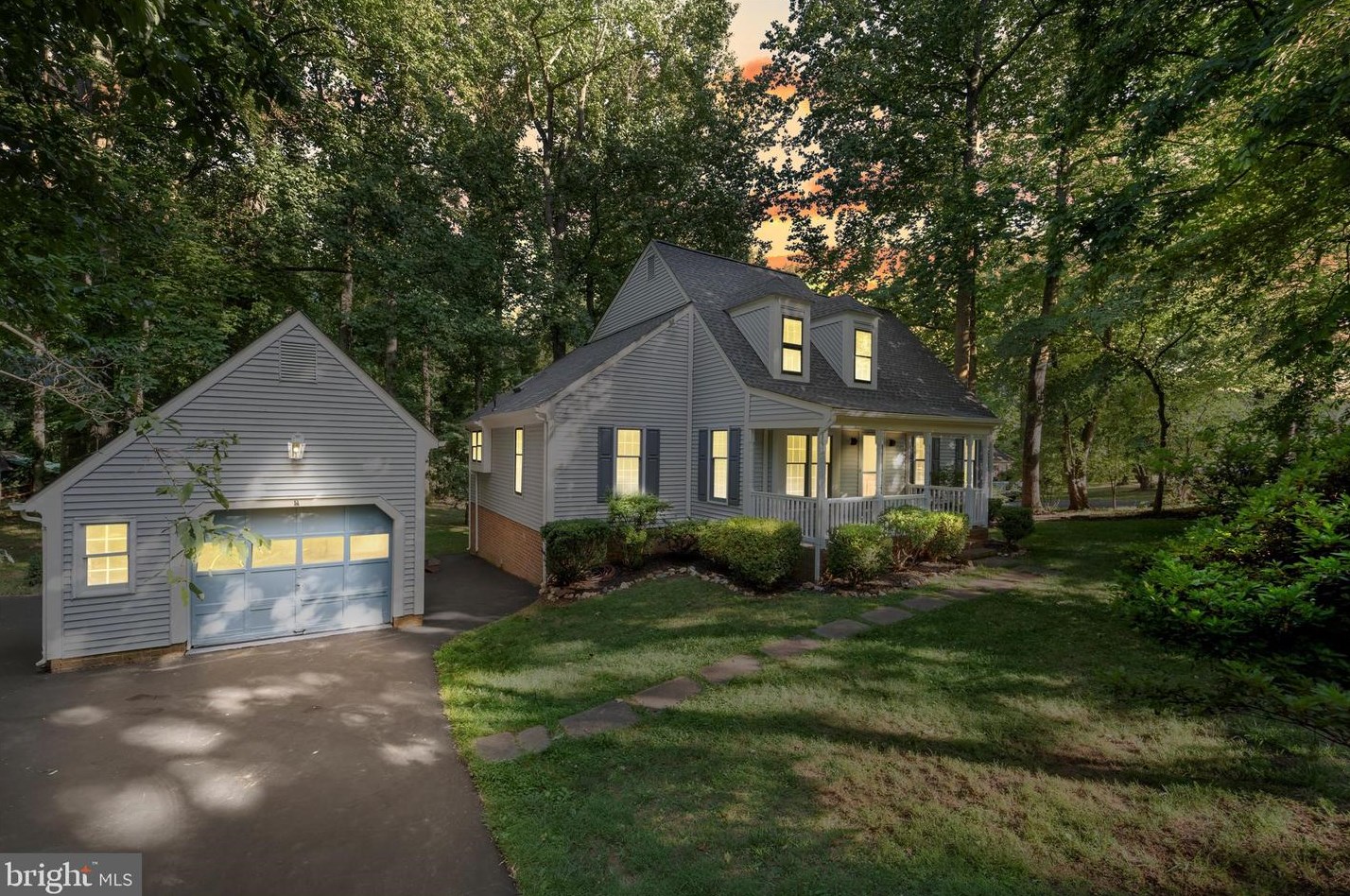 7141 Chesterfield Dr, Warrenton, VA 20187