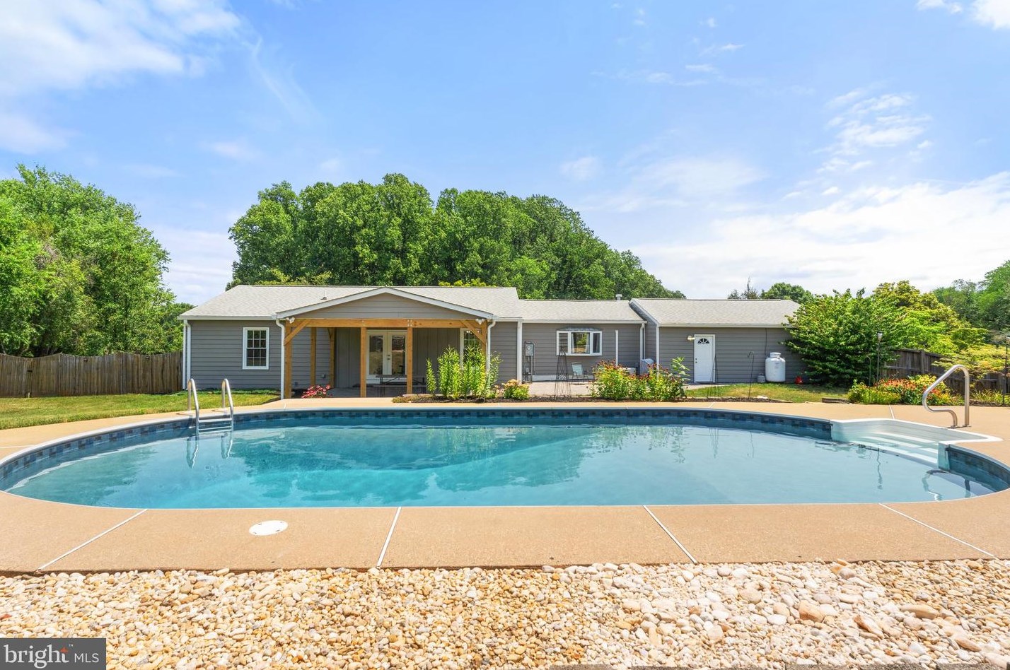 8158 Poplar Grove Dr, Warrenton, VA 20187