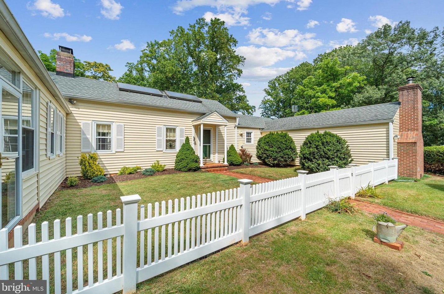 8569 Meetze Rd, Warrenton, VA 20187