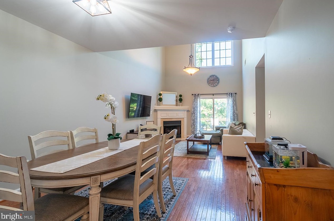 220 W Ridge Ct, Warrenton, VA 20186