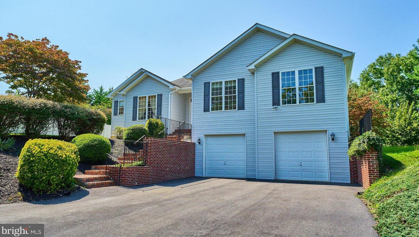 298 Roebling St, Warrenton, VA 20186