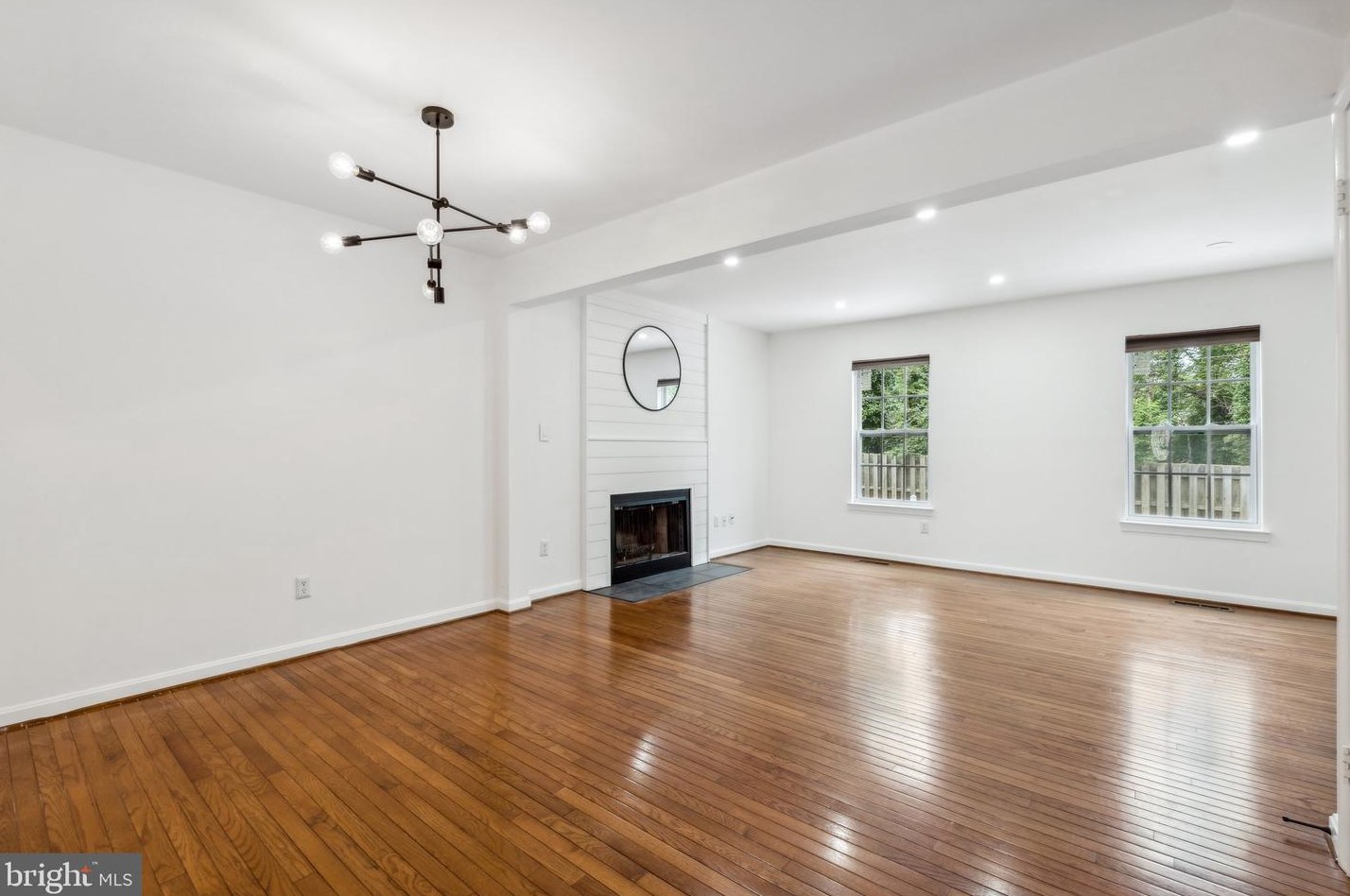 216 Fairfield Dr, Warrenton, VA 20186