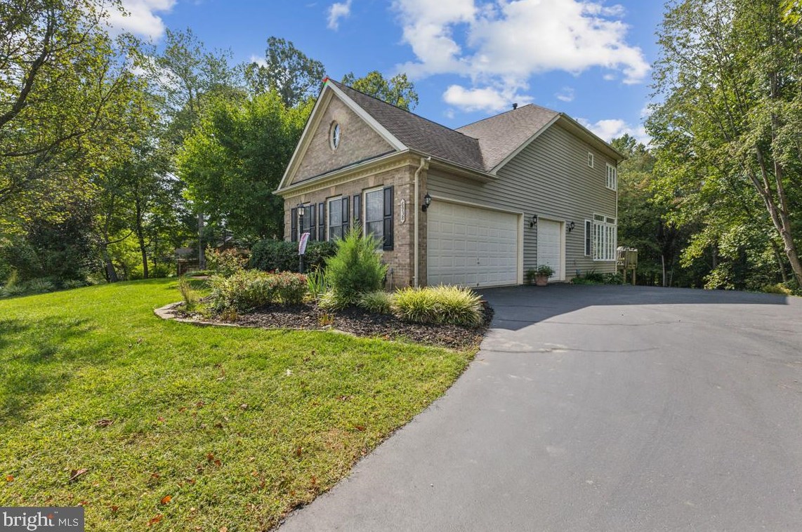 6938 Tanglewood Dr, Warrenton, VA 20187