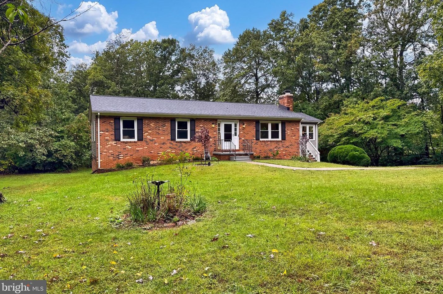 9556 Green Rd, Midland, VA 22728-1725