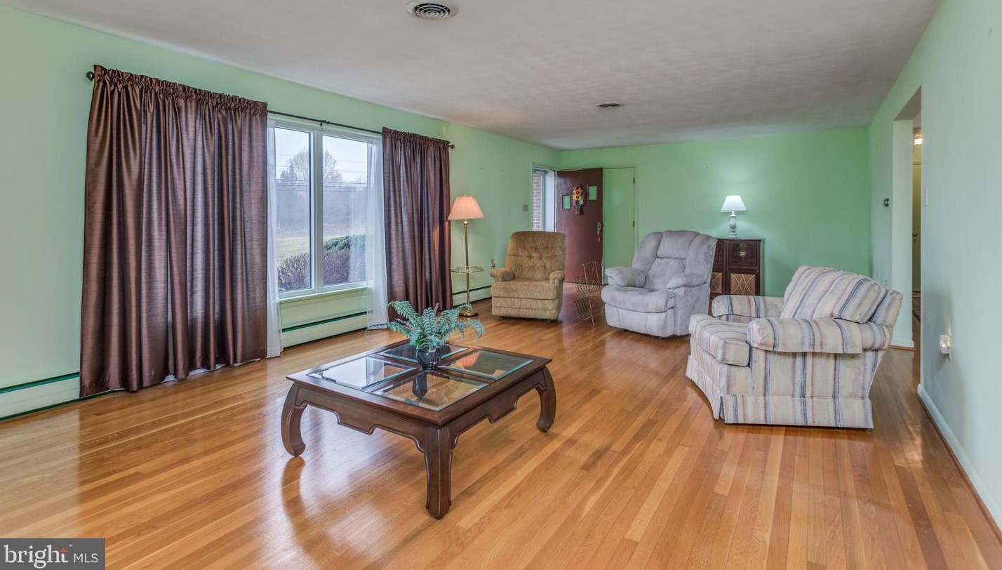 1089 Front Royal Pike, Winchester, VA 22602-4423
