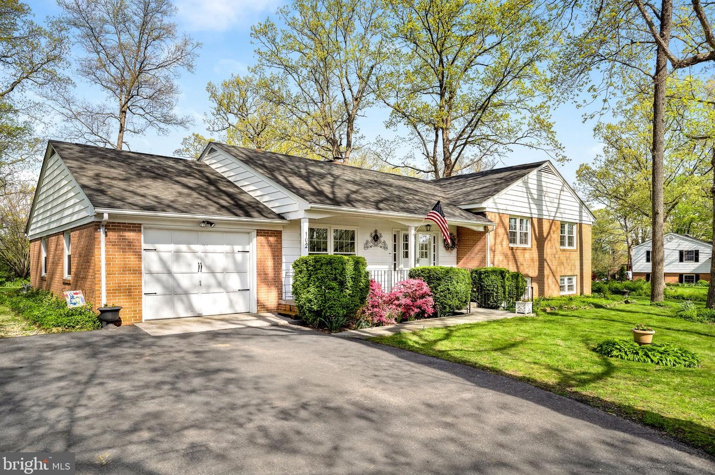 102 Oak Ridge Ln, Winchester, VA 22602