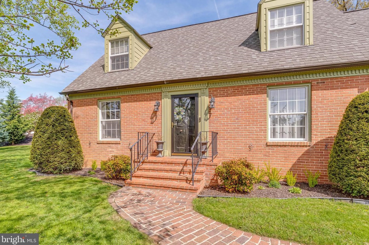 150 Country Club Cir, Winchester, VA 22602-6002