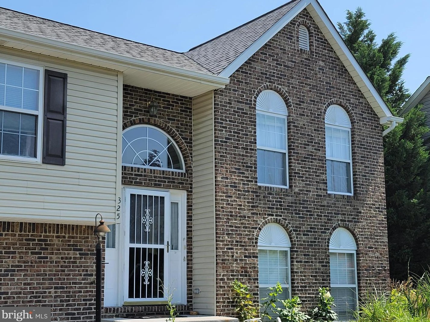 325 Montgomery Cir, Stephens City, VA 22655-5934