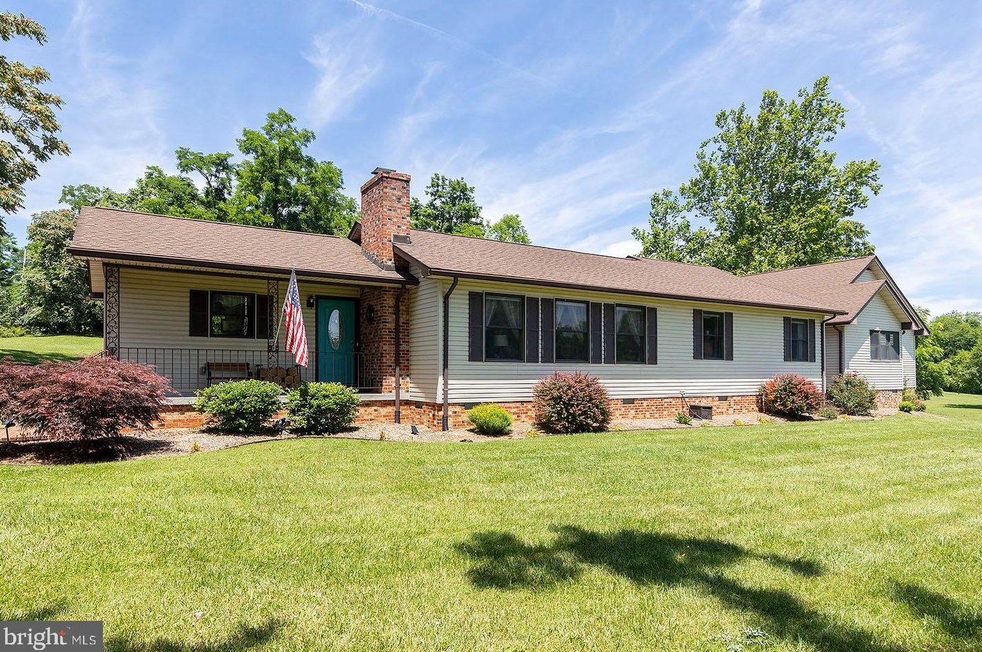 392 Brookneil Dr, Winchester, VA 22602