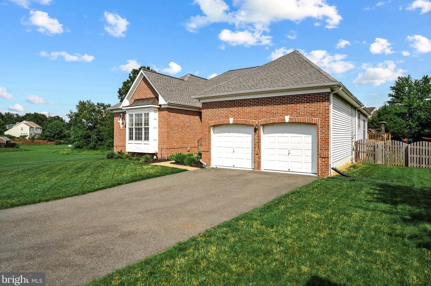 211 Ladyslipper Dr, Winchester, VA 22602-7692