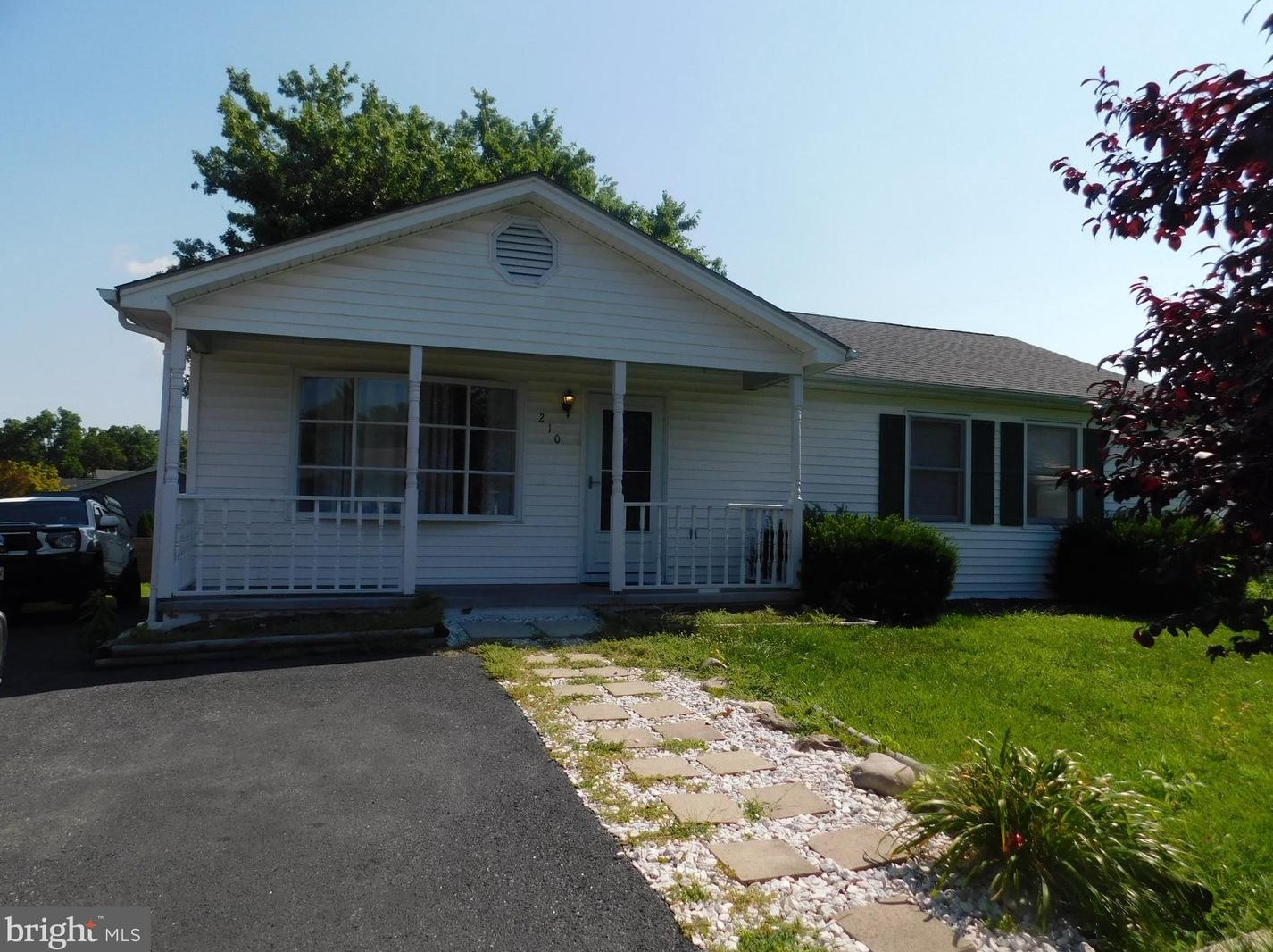 210 Somerset Dr, Stephens City, VA 22655