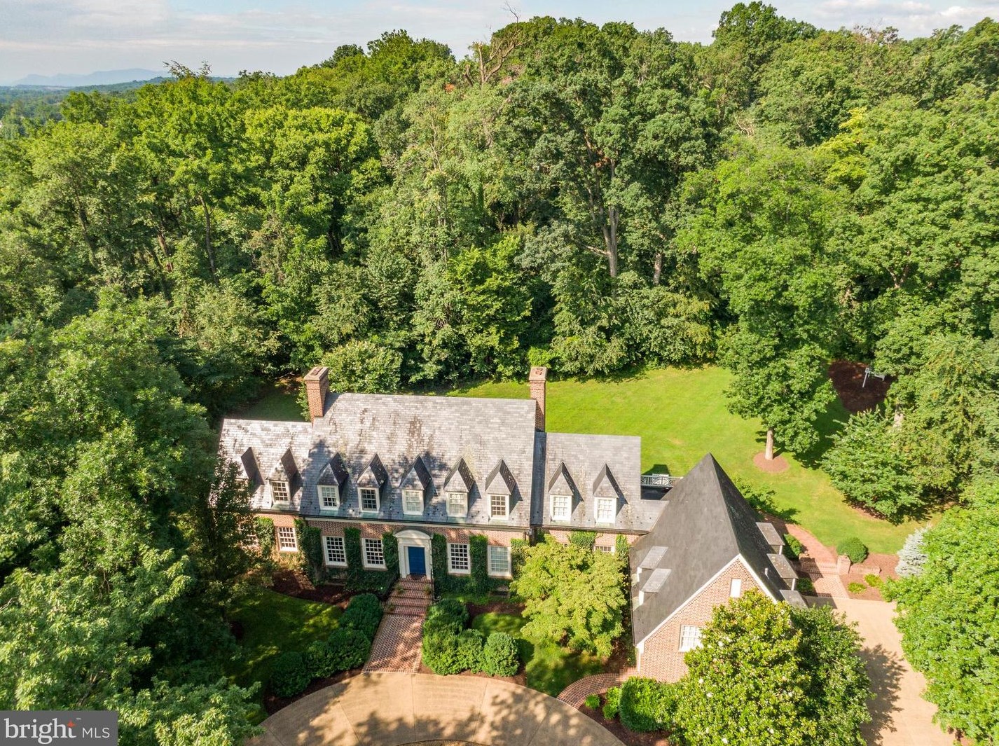 261 Merrifield Ln, Winchester VA 22602-2305 exterior