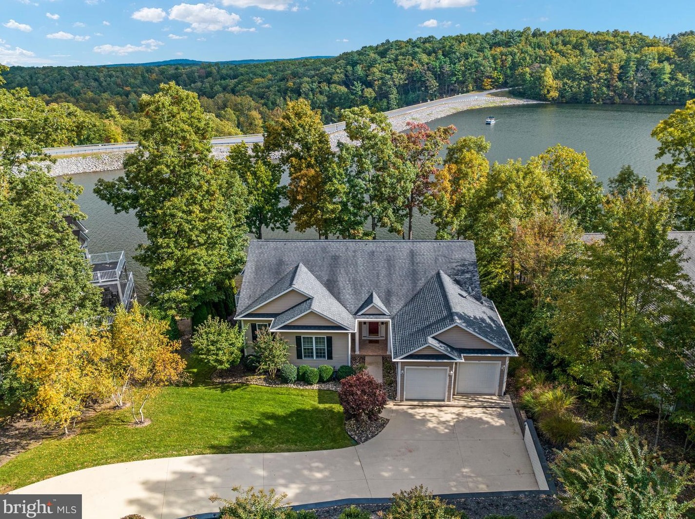 126 Lake Shore Dr, Cross Junction, VA 22625