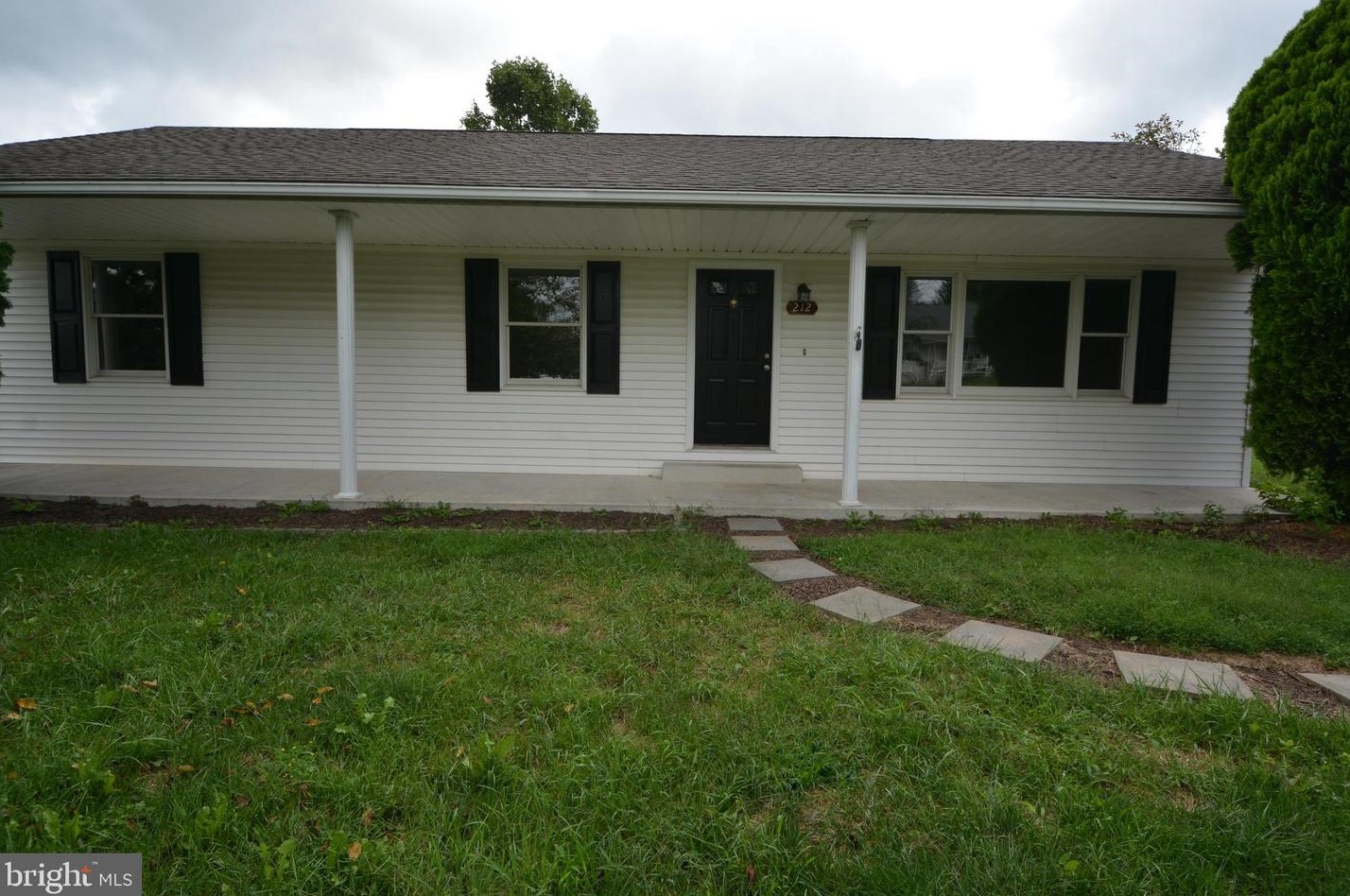 212 Nightingale Ave, Stephens City, VA 22655-2410