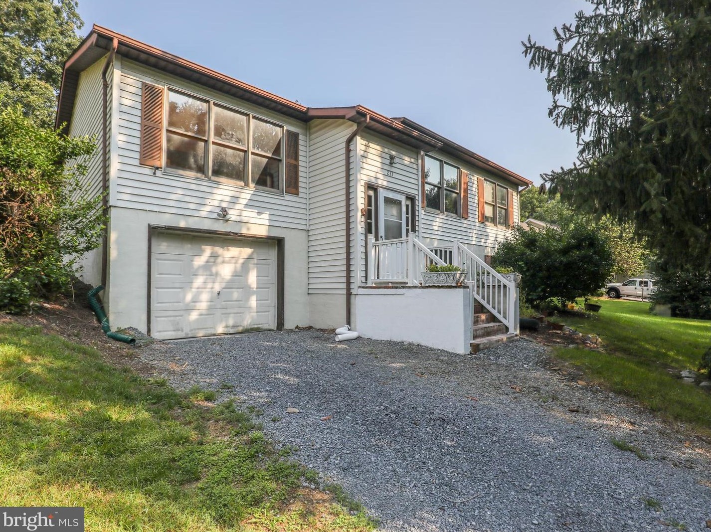233 Lakeside Dr, Stephens City, VA 22655-2304
