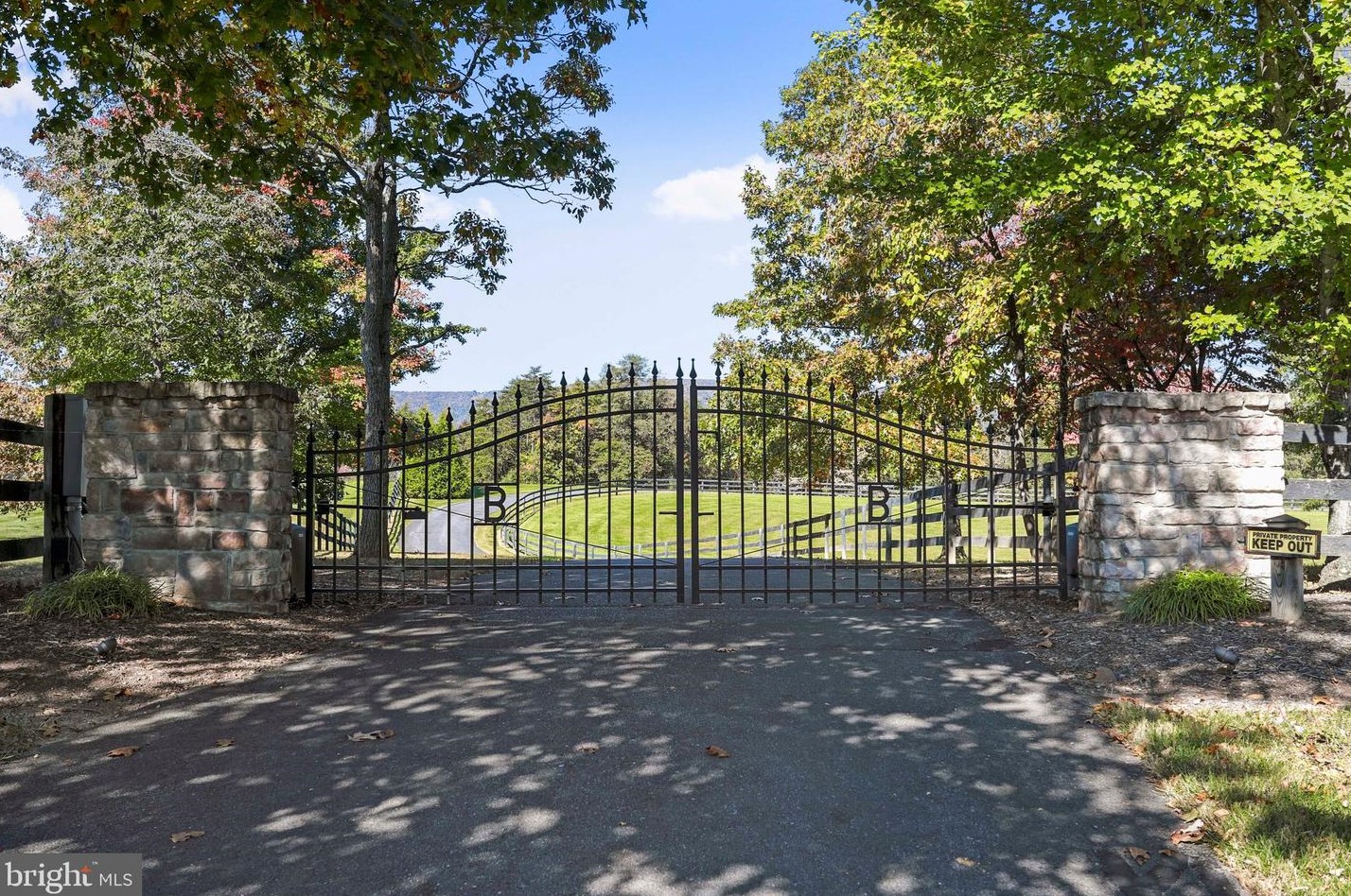 206 Crossing Paths Ln, Winchester, VA 22602-3237